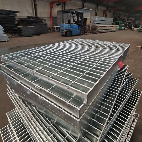 鋼廠轉(zhuǎn)爐平臺(tái)鍍鋅鋼格板鋼格柵的保養(yǎng)