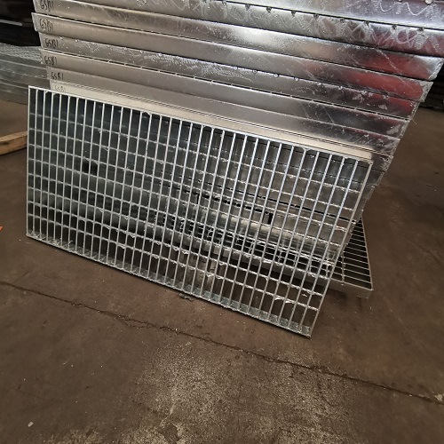 車庫耐用焊接鋼格板鋼格柵應用和優(yōu)勢