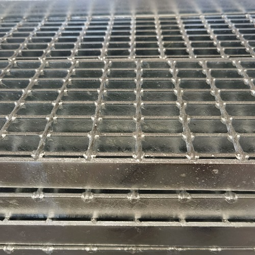 車庫耐用焊接鋼格板鋼格柵應用和優(yōu)勢