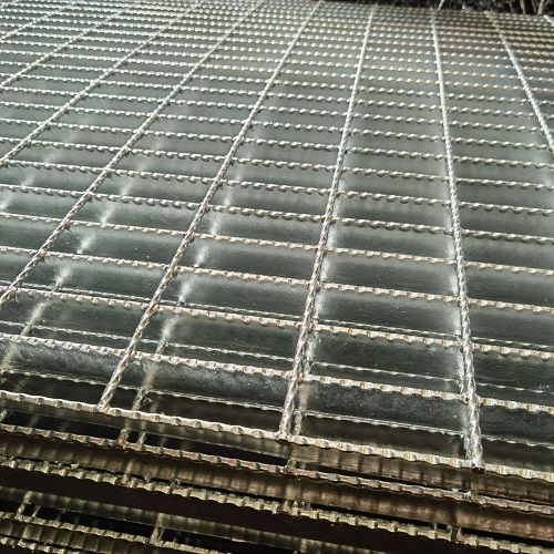 鍍鋅鋼格柵鋼格板生產(chǎn)中的難點和解決方案