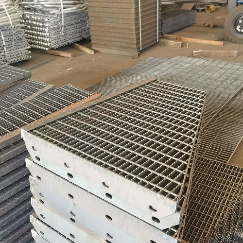 建筑用平臺(tái)鋼格板的防滑設(shè)計(jì)詳解