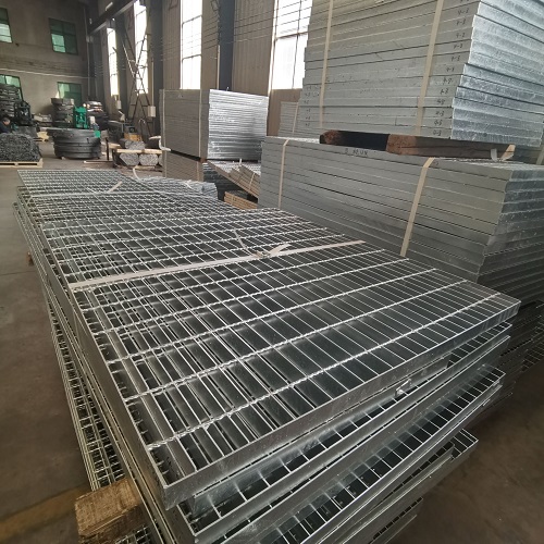 污水處理廠鋼格板如何選？防滑耐腐是關(guān)鍵！