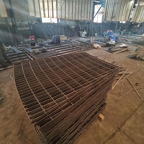 石化行業(yè)鋼格板防火方案：阻燃涂層如何選擇？