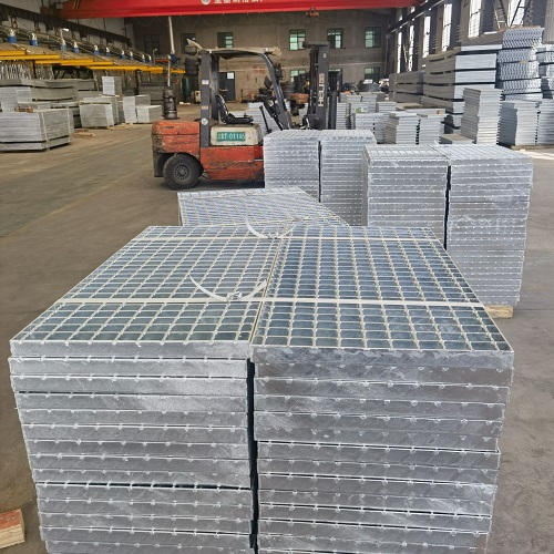 鋼格板表面處理方式對比：噴漆、鍍鋅、不銹鋼哪種更耐用？