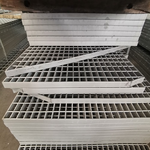 鋼格柵材質(zhì)怎么挑？一文讀懂碳鋼、不銹鋼的優(yōu)劣勢(shì)