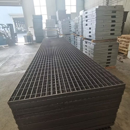 鋼格柵材質(zhì)怎么挑？碳鋼、不銹鋼優(yōu)劣勢(shì)深度解析