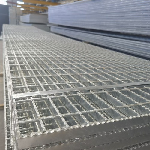 鋼格柵對比傳統(tǒng)材料，優(yōu)勢竟有這么多？