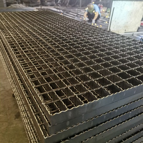 鋼格板用于排水溝蓋板的優(yōu)勢(shì)分析