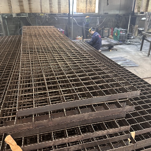 鋼格柵板打造城市步道的新趨勢