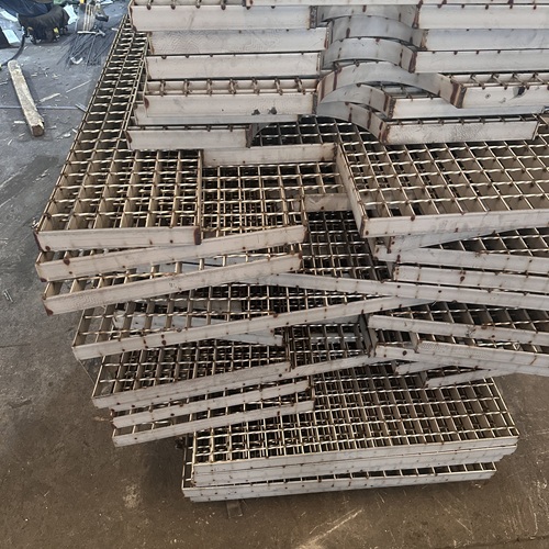 別小看它，這塊鋼格柵板背后藏著大學(xué)問