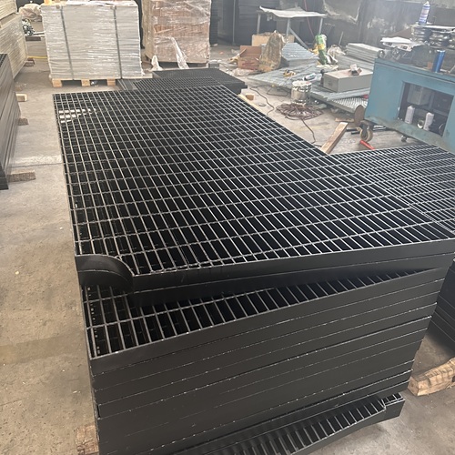 鋼格板高空安裝安全技巧，工程人必學(xué)